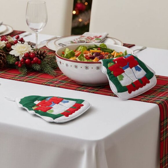 Vintage Embroidered Christmas Tree Carollers Padded Potholders Holiday Set of 2 - Picture 1 of 8